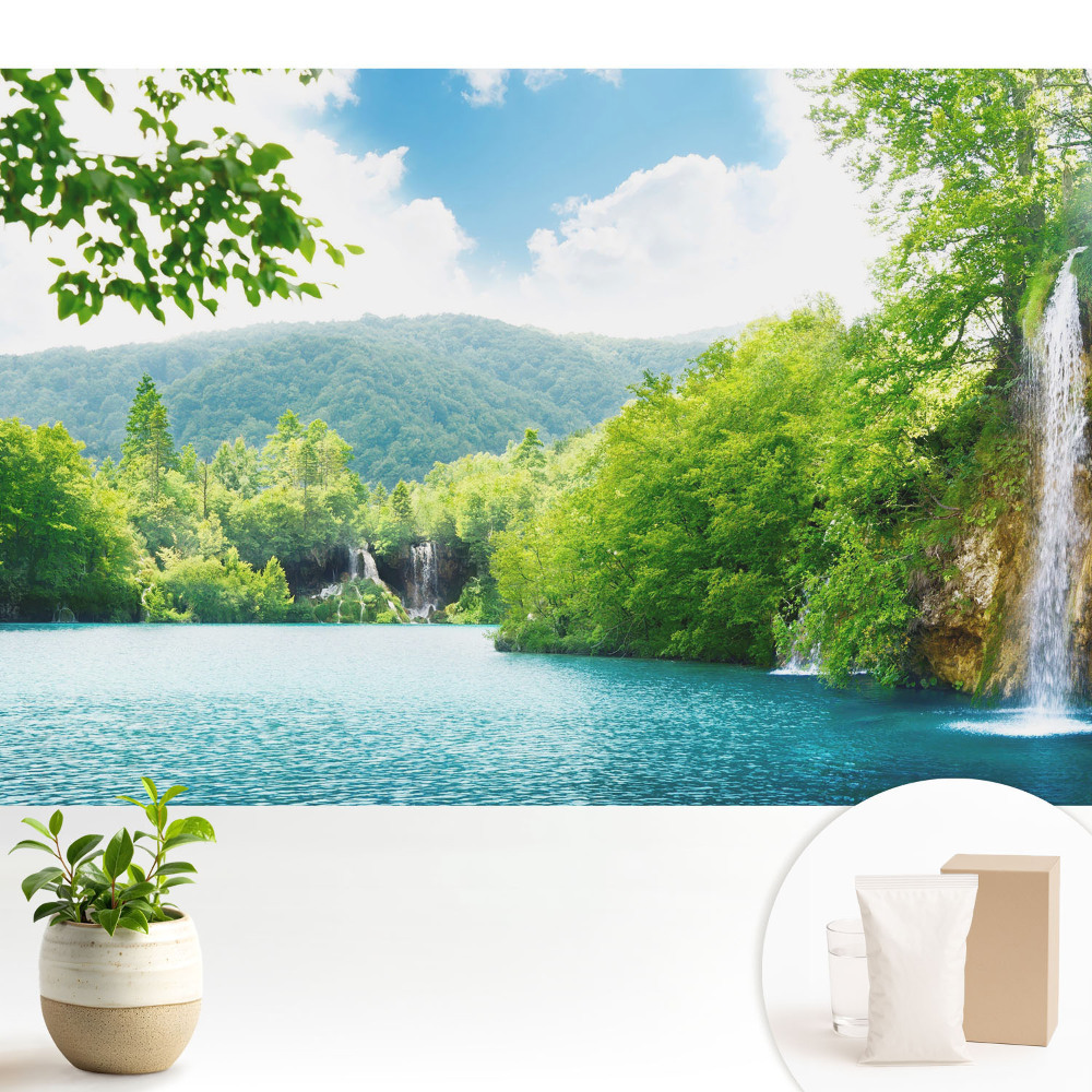 Dekor tapéta Vízesés a zöld hegyek között