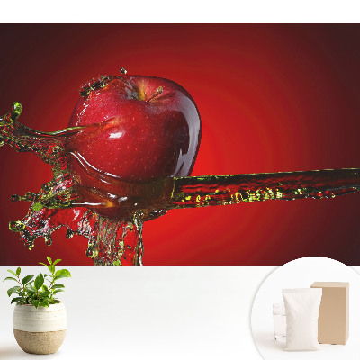 Dinamikus piros alma folyékony fröccsenésben