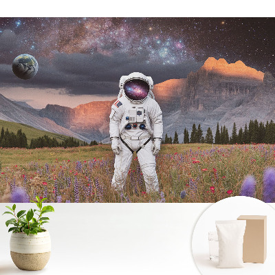 Modern tapéta Szürrealista űrhajós a hegyekben