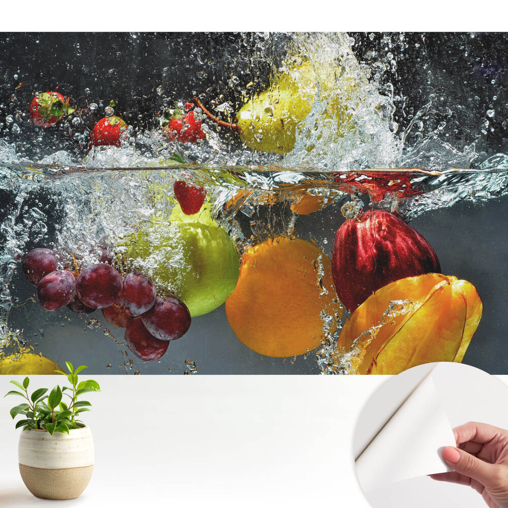 Öntapadós tapéta falra Színes gyümölcsök egy vízrobbanásban