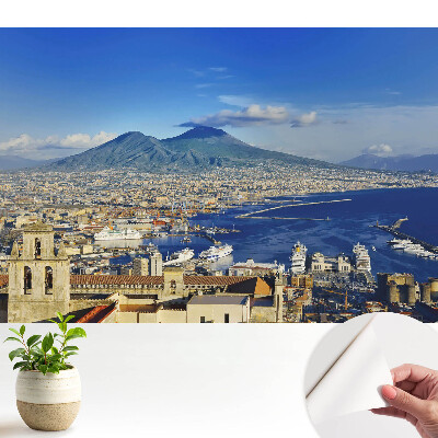 Modern tapéta festői tengerparti tájjal, vulkánnal és kikötővel