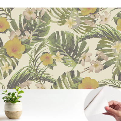 Modern tapéta trópusi levelekkel és egzotikus virágmintával