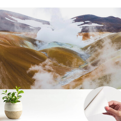 Öntapadó tapéta színes dombokkal és ködös természetes tájjal