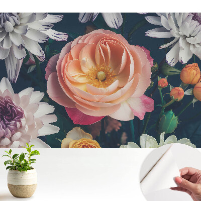 Tapéta klasszikus stílusú, visszafogott virágkompozícióval