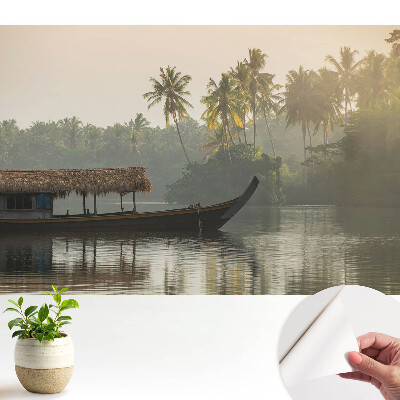 Modern tapéta misztikus tájjal, csónakkal és pálmafákkal