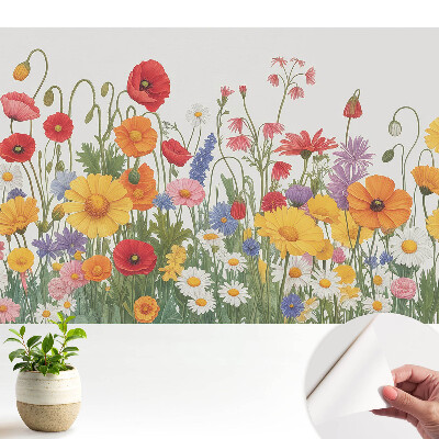 Öntapadó tapéta egy színes rét virágos mintázatával