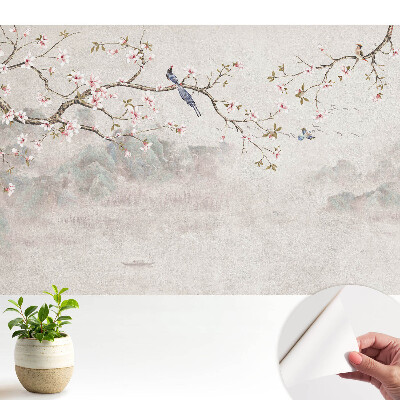 Dekor tapéta finom virágokkal és madarakkal a hegyek hátterében