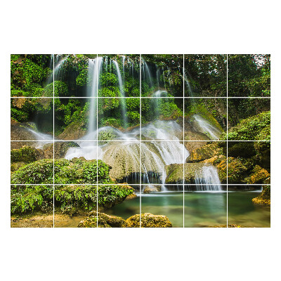 Öntapadós csempe matrica Vízesés a zöld erdőben