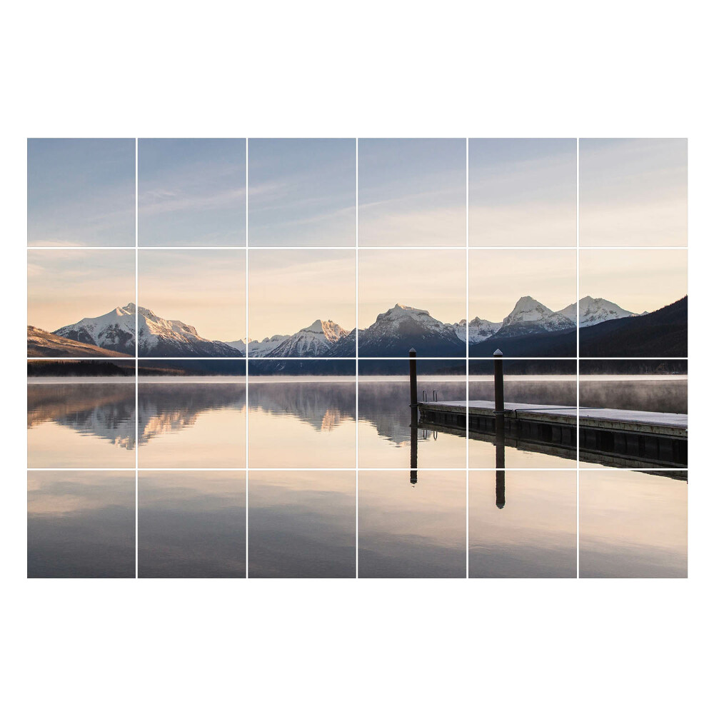 Öntapadós csempe matrica Hegyi táj a tó mellett