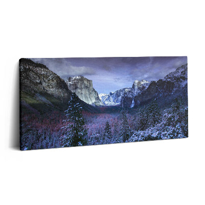 Vászonkép 140x70 Téli táj hegyekkel és erdőkkel