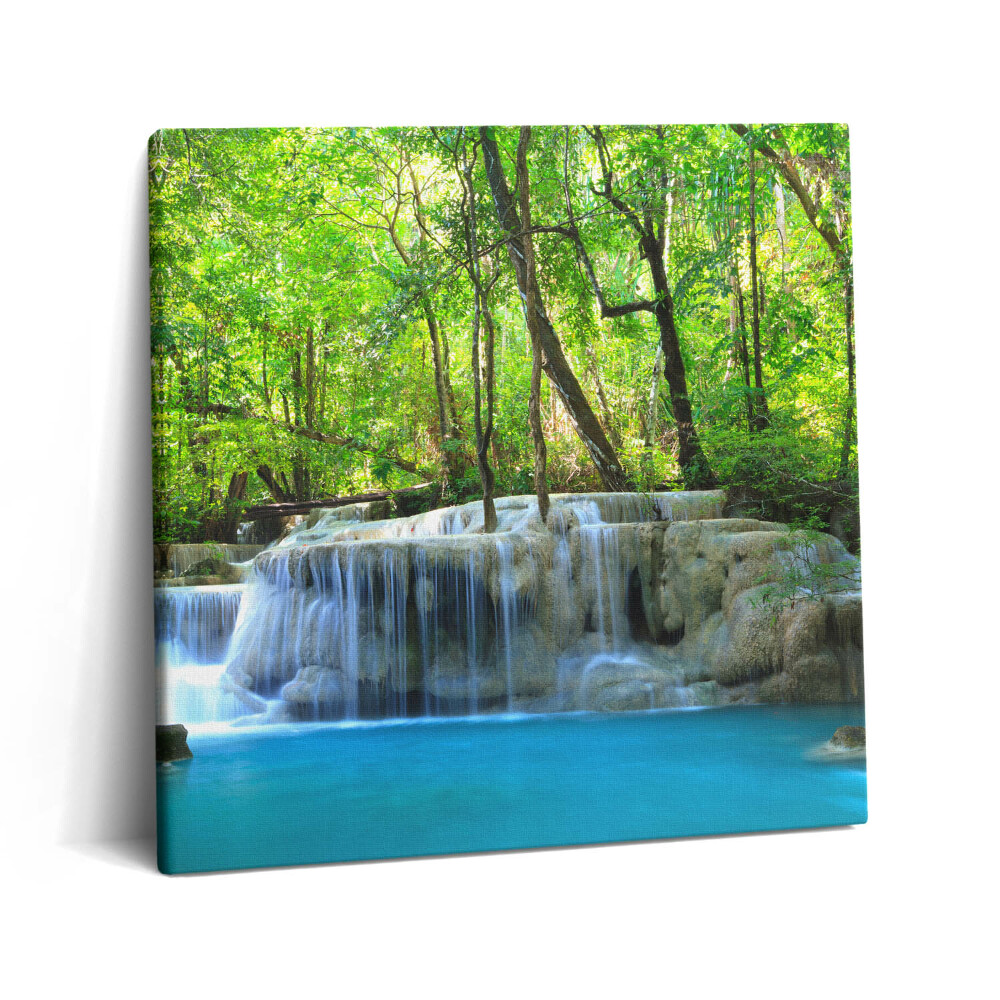 Vászonkép 60x60 Tájkép egy vízesésről egy erdőben