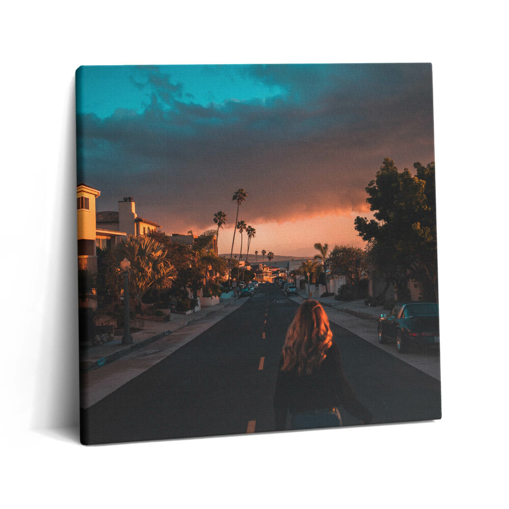 Vászonkép 60x60 Nő az út közepén