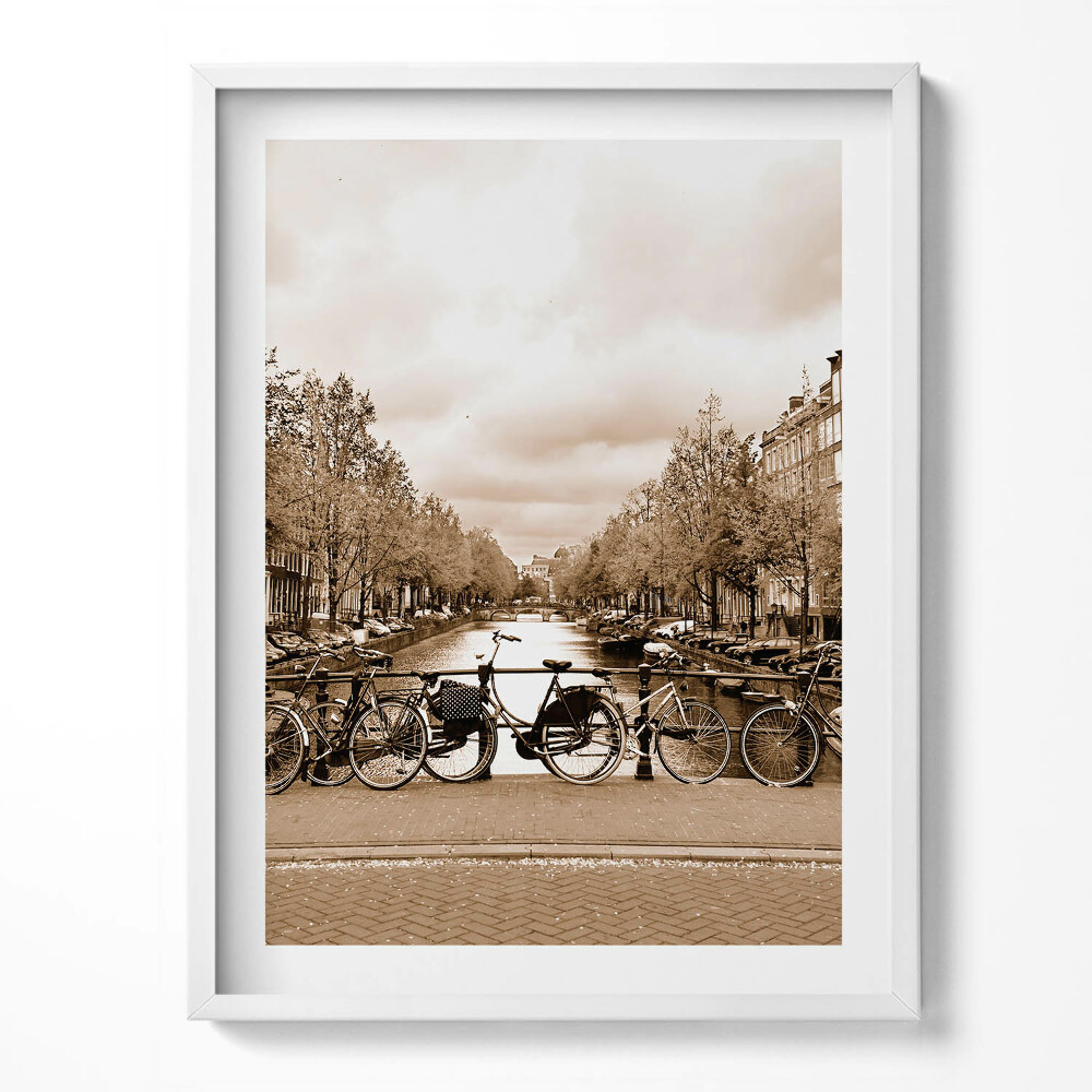 Kép keretben Amszterdam látképe kerékpárokkal
