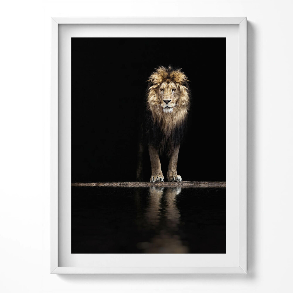 Keretezett kép Egy nő arany keze