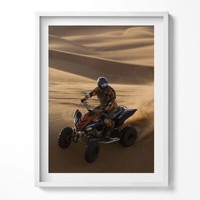 Keretezett kép ATV lovaglás a sivatagban