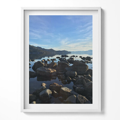 Keretezett kép Kövek a felhős ég alatt