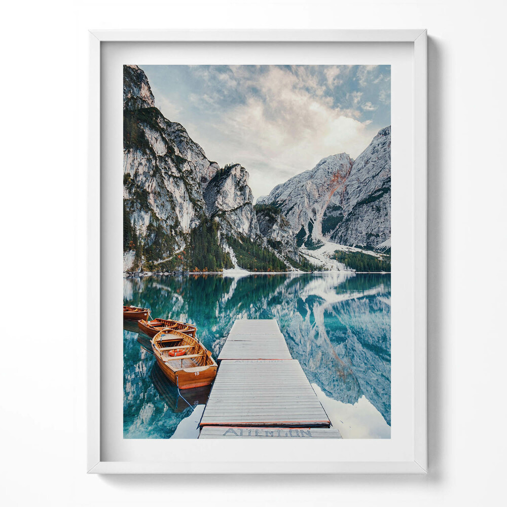 Kép keretben Csónak egy tavon a hegyekben