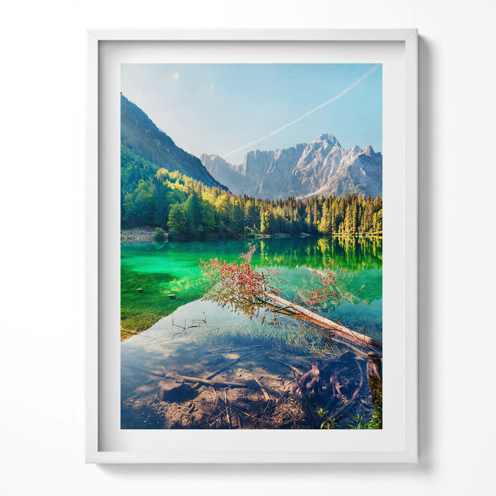 Keretezett kép Hegyi tó tájkép fák között