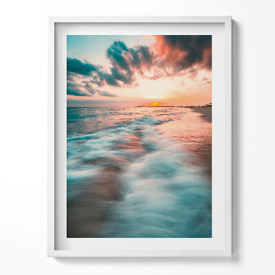 Keretezett kép Romantikus naplemente a tenger hullámai felett