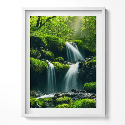 Keretezett kép Vízesés az erdő közepén