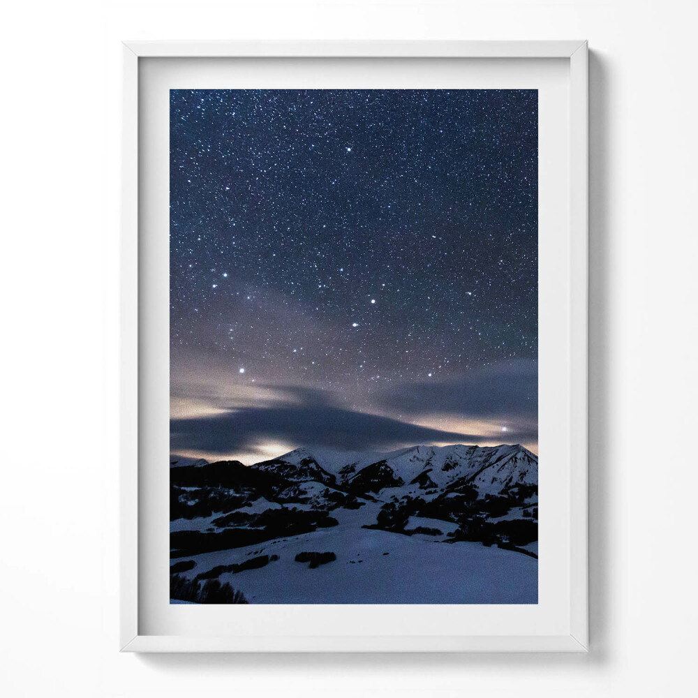 Keretezett kép Kilátás egy csónakból egy hegyi tavon