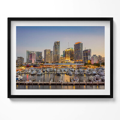 Kép keretben Városi kikötő naplementében