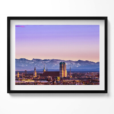 Kép keretben Városi táj hegyek háttérben