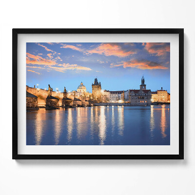 Kép keretben Városkép vízparton naplementében