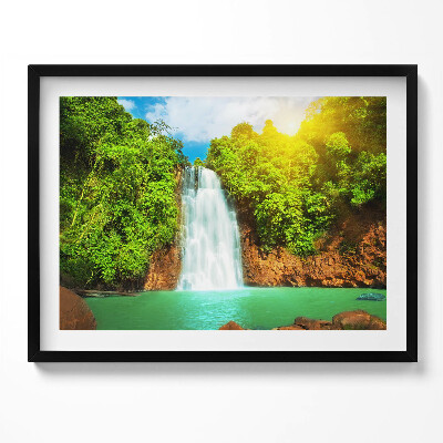 Kép keretben Vízfallal körülvett zöld táj
