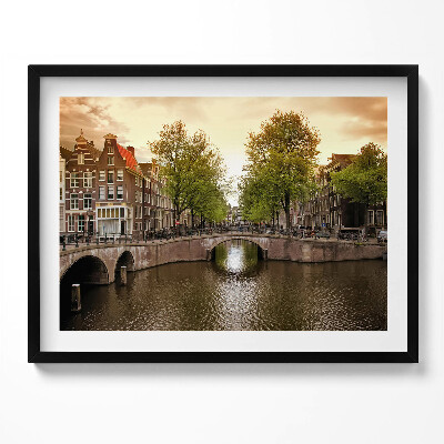 Kép keretben Híd és csatorna városi tájjal