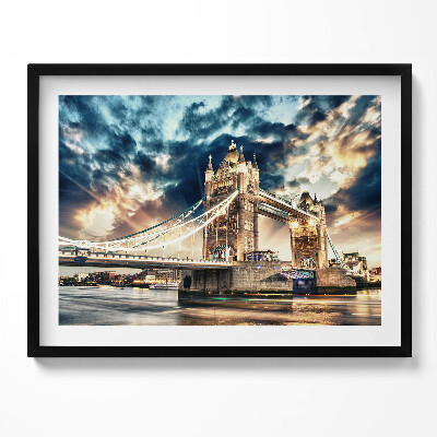 Kép keretben Tower Bridge éjszakai látképe