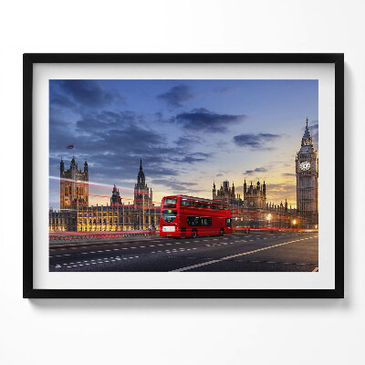 Kép keretben Piros busz a városban