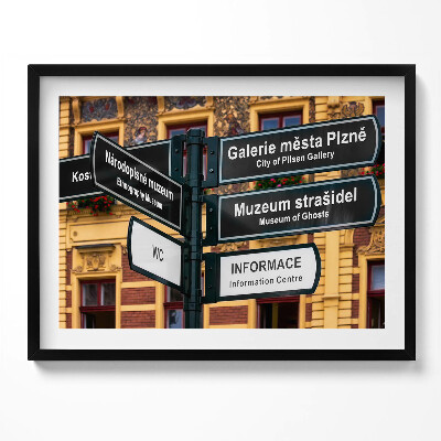 Kép keretben Többirányú utca- és információs táblák