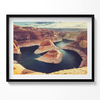 Kép keretben Sziklás táj vízparttal