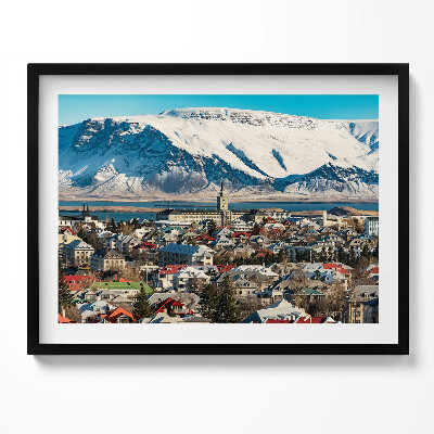 Kép keretben Havas hegyek és városi táj