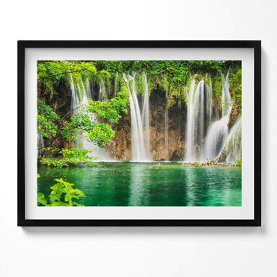 Kép keretben Zöldellő vízesés és tó