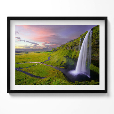 Kép keretben Zöld dombok és vízesés