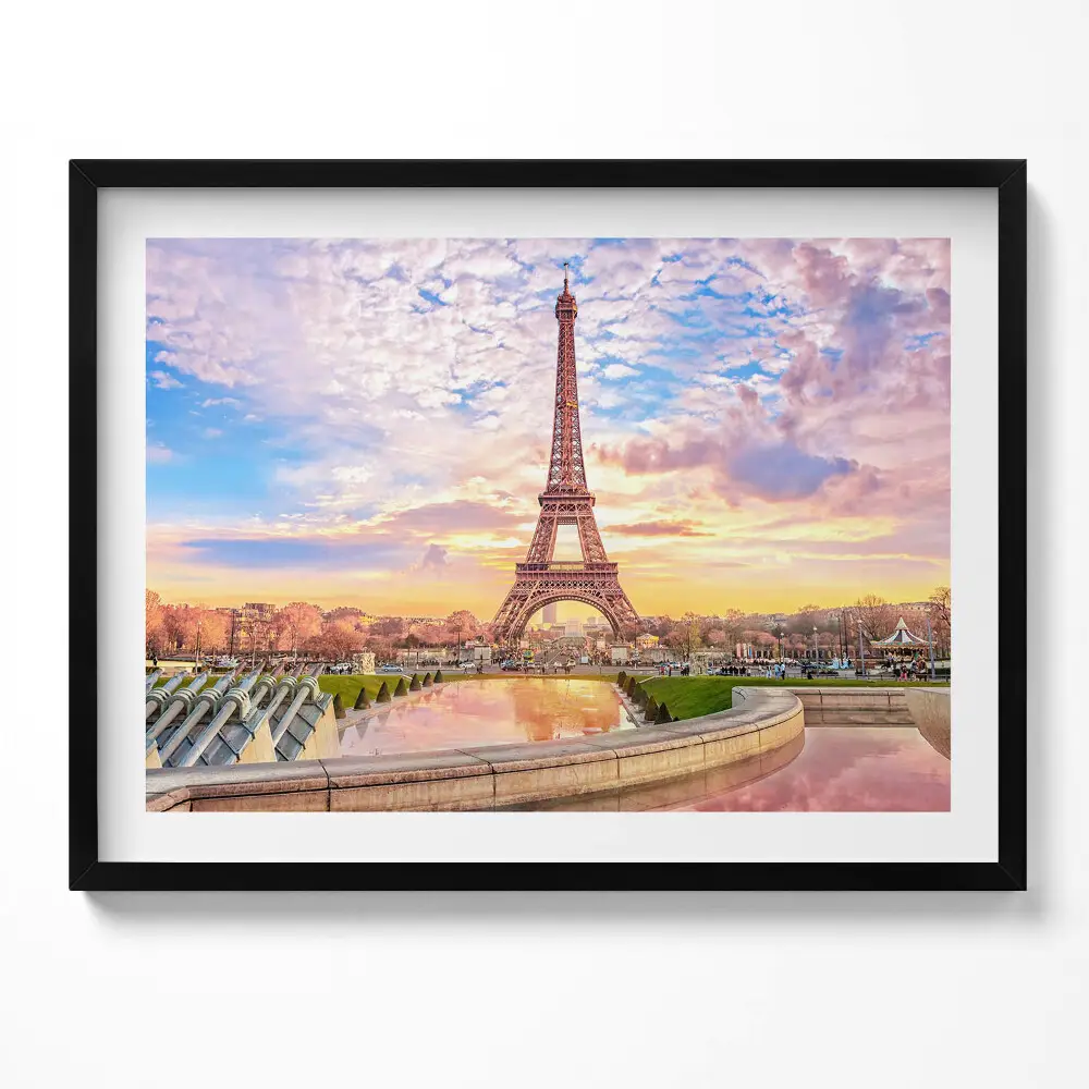 Kép keretben Eiffel-torony naplementében