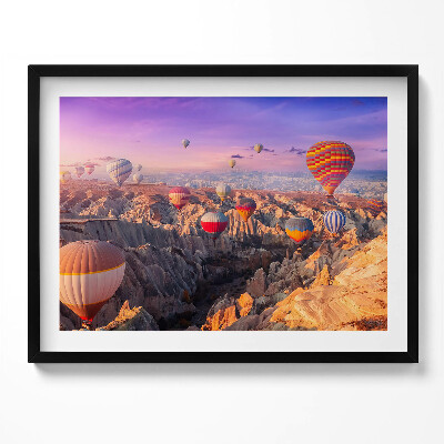 Kép keretben Légballonok a hegyek felett