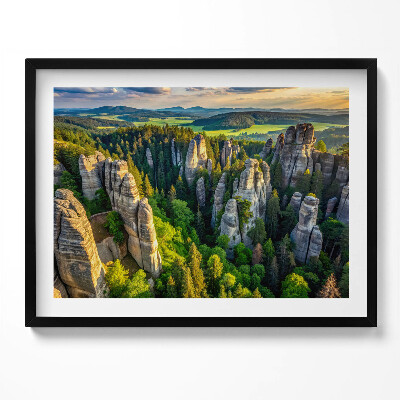 Kép keretben Sziklás táj zöld erdővel