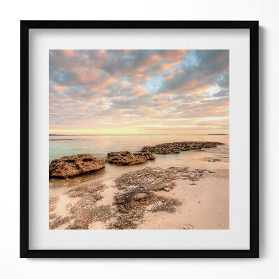 Keretezett falikép Tengerparti naplemente sziklák mellett