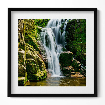 Keretezett falikép Zöldellő vízesés sziklák között
