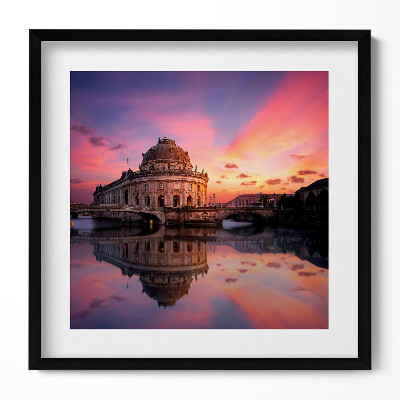 Keretezett falikép Színes naplemente vízparti épület