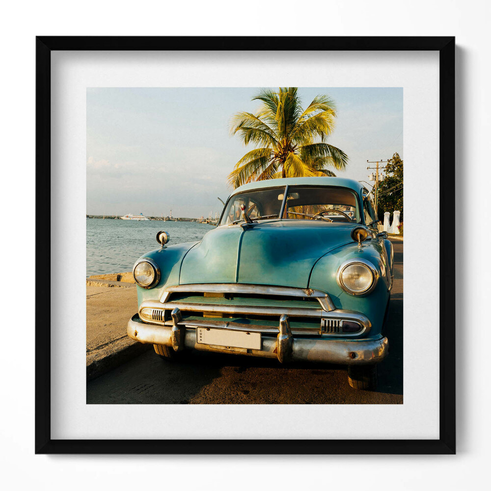 Keretezett falikép Régi autó a tengerparton