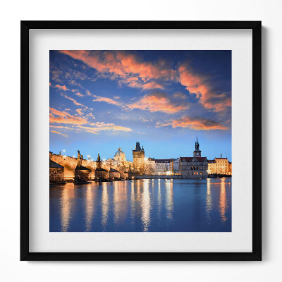 Keretezett falikép Városkép vízparton naplementében