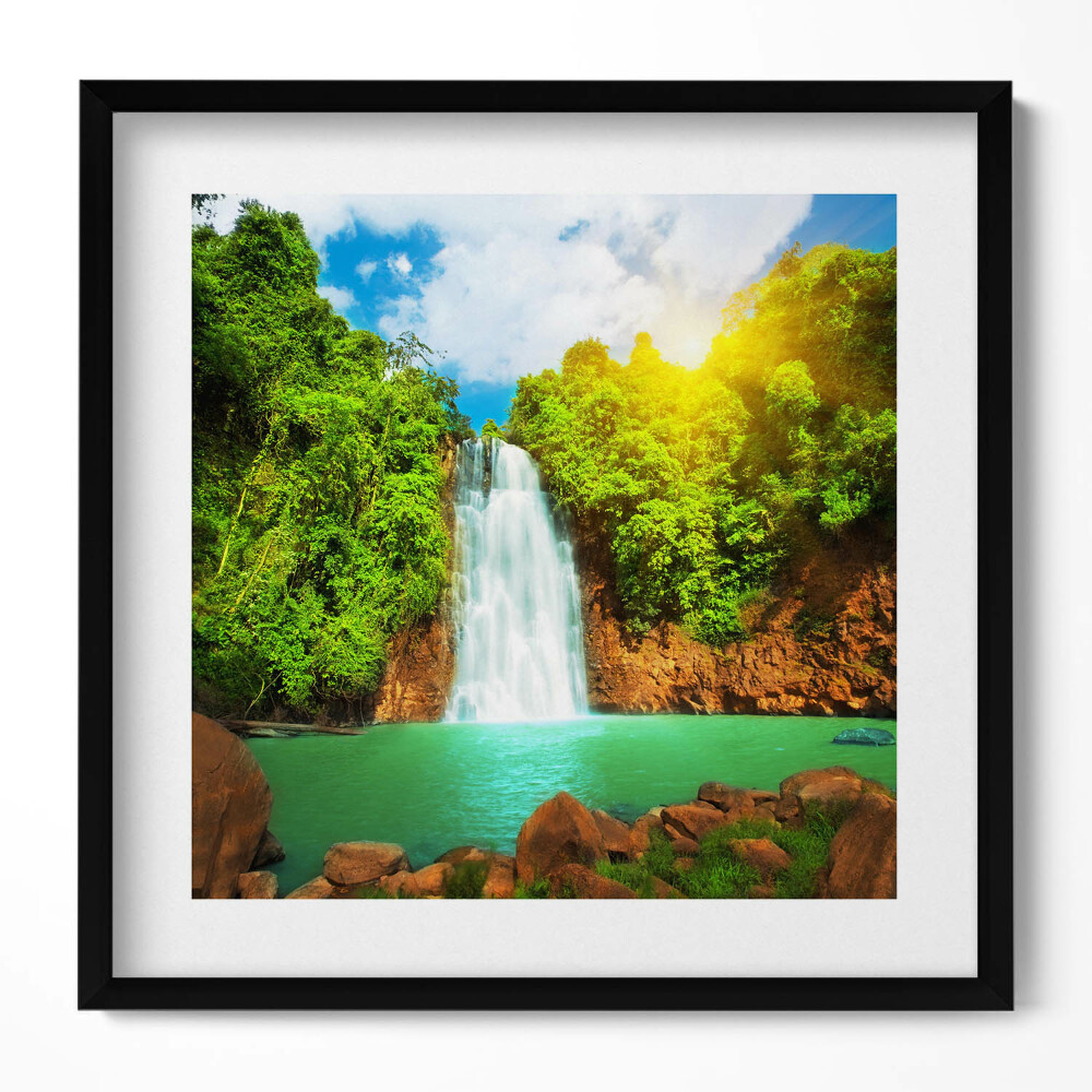 Keretezett falikép Vízfallal körülvett zöld táj