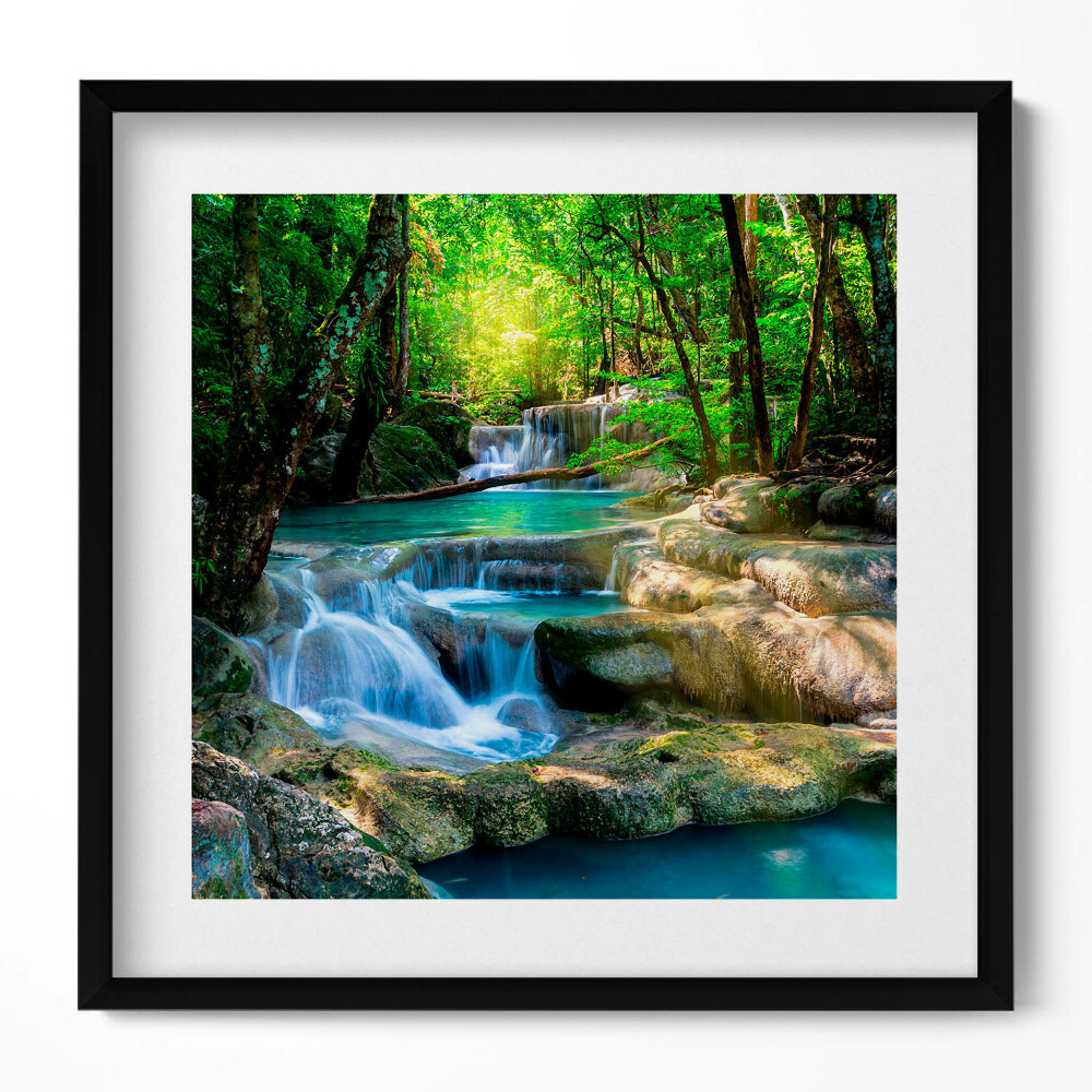 Keretezett falikép Zöld erdő vízesés nyugodt tó