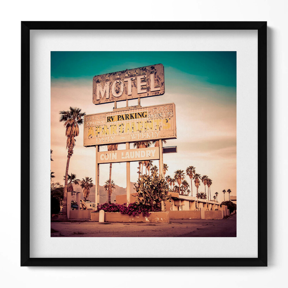 Keretezett falikép Régi motel hirdetőtáblája