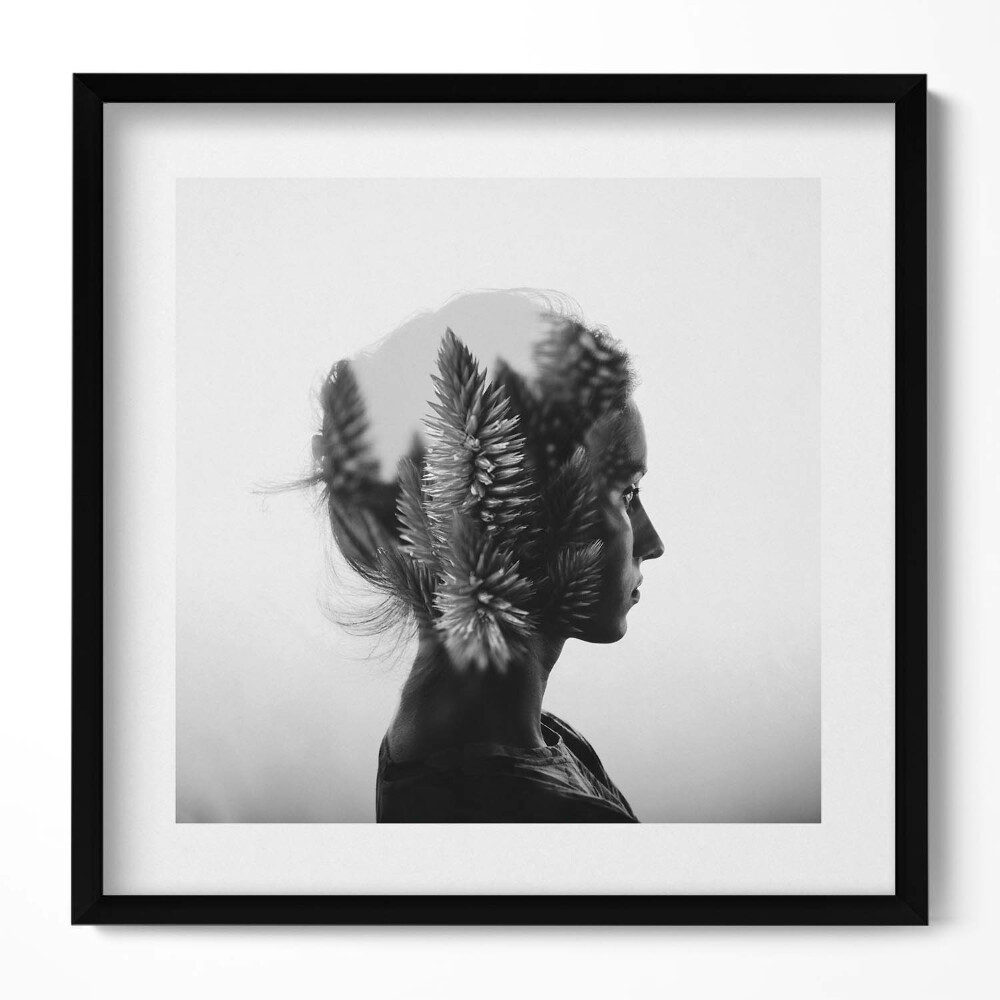 Keretezett falikép Női profil növényi motívum