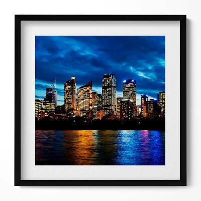 Keretezett falikép Modern város látképe éjszaka